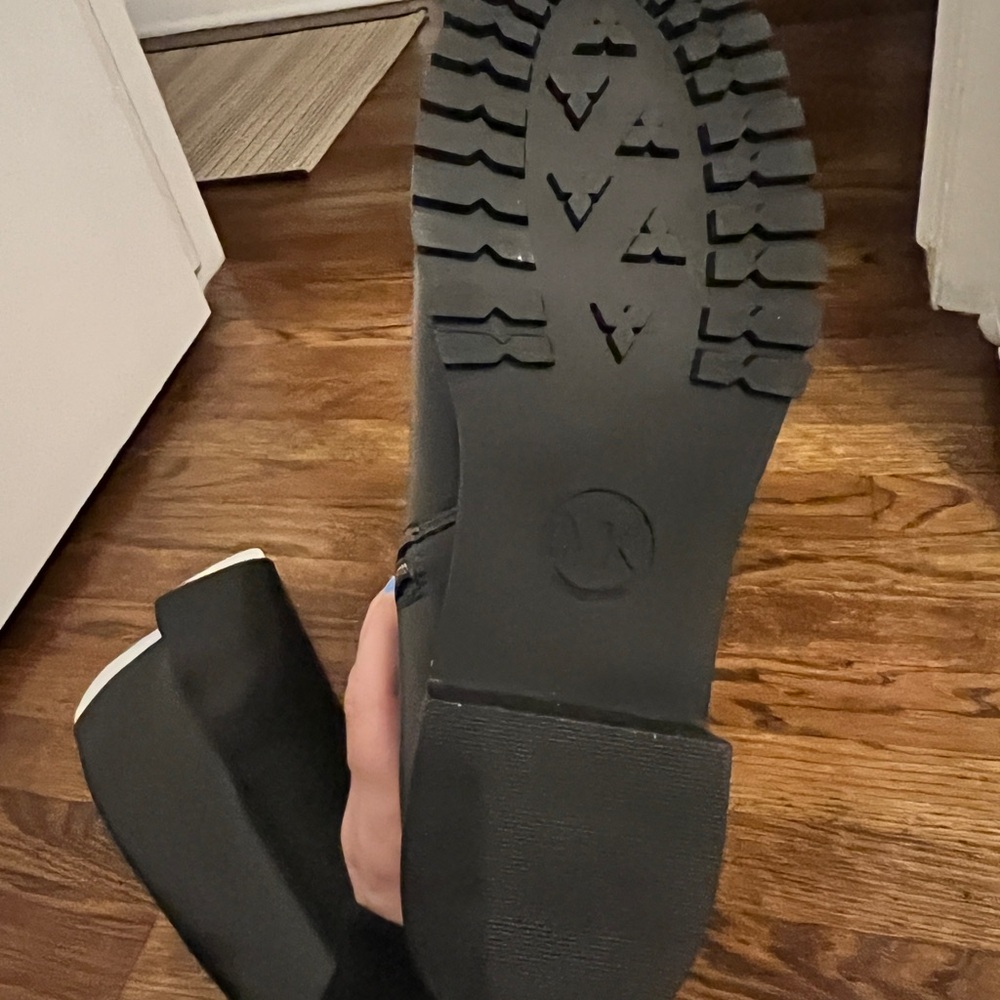 NWOT - Michael Kors Britt Smooth Boot - Picture 13 of 17